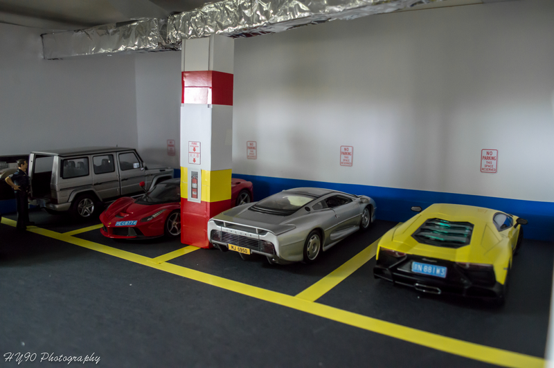 Illustration for article titled 1:18 Parking garage diorama